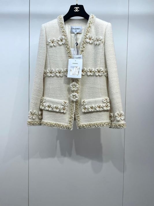Ultra rare Chanel 2020 écru white tweed   jacket