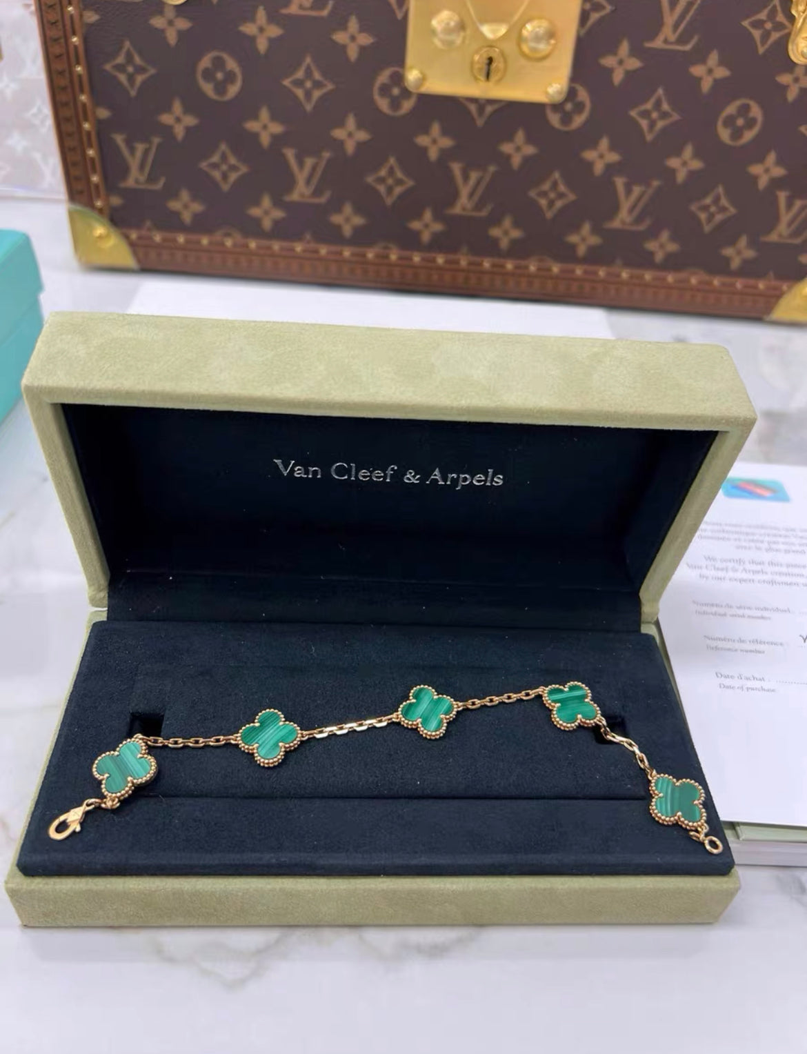 Van Cleef & Arpels Vintage Alhambra bracelet, 5 motifs
18K yellow gold, Malachite