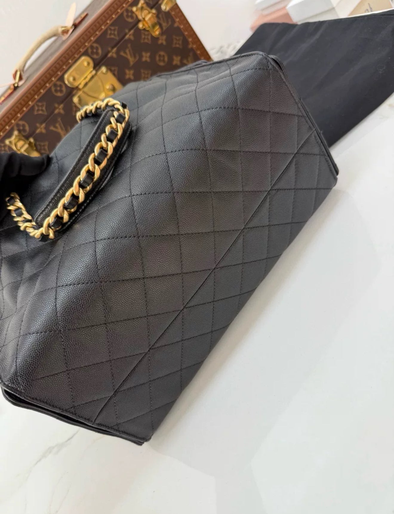 Chanel 25 hobo bag Black Leather Gold hardware