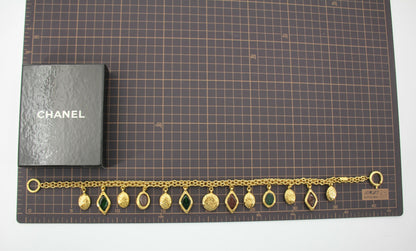 Chanel Vintage 71-80 Gripoix Red and Green Oval Gold-Plated Necklace