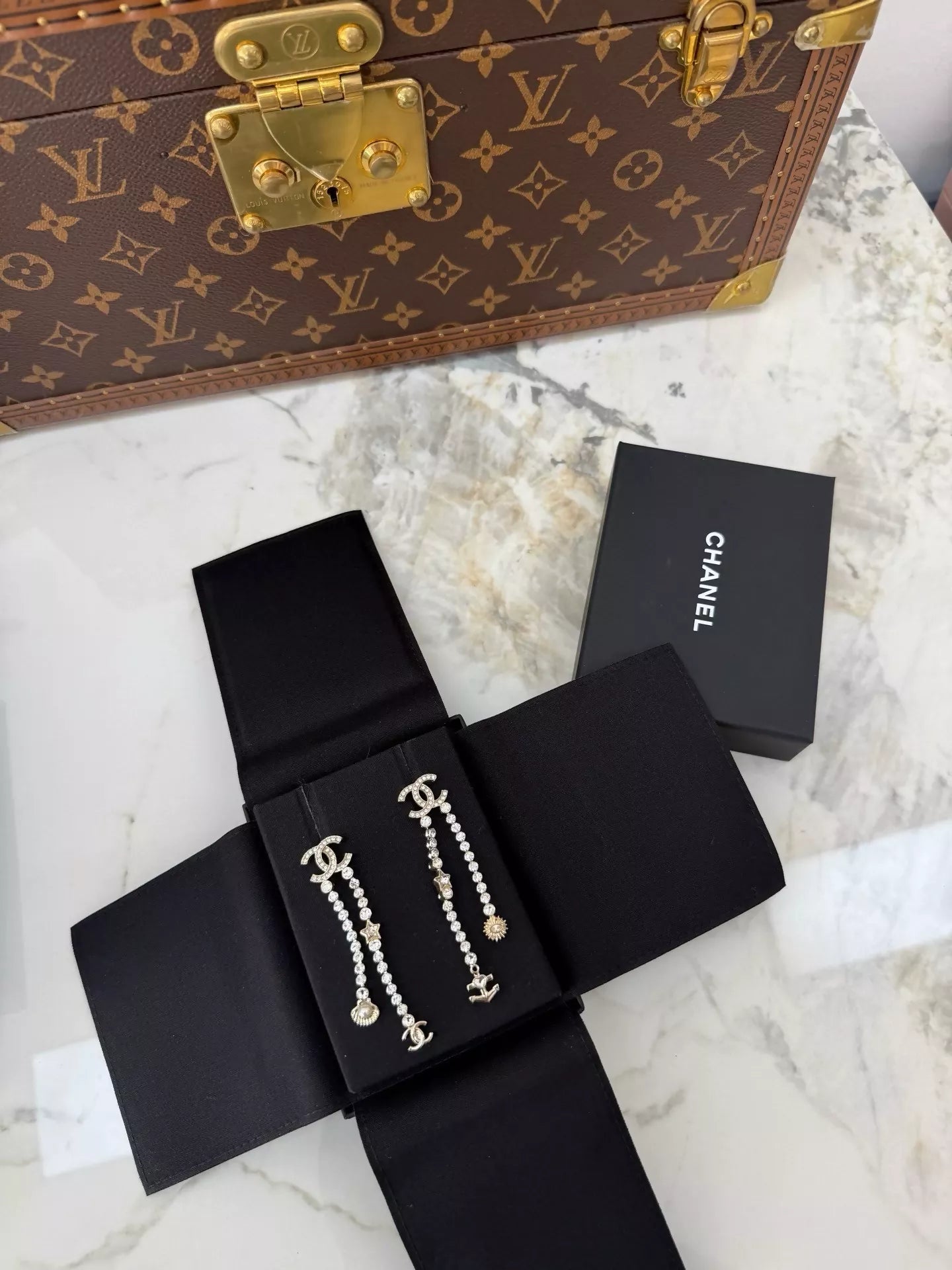 Chanel 25C shell star rhinestone tassel earrings