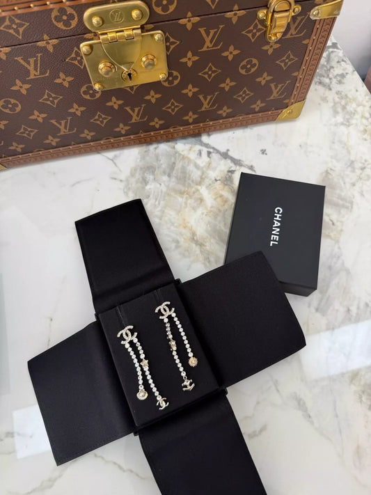 Chanel 25C shell star rhinestone tassel earrings