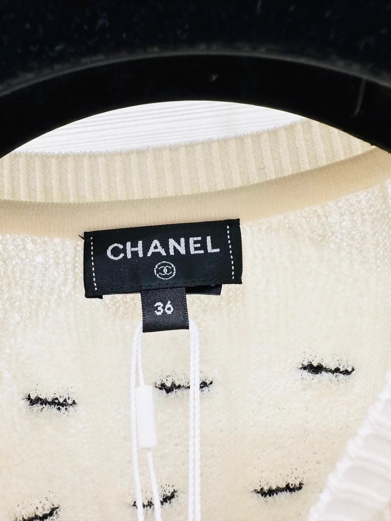 Chanel 25k ecru sweater