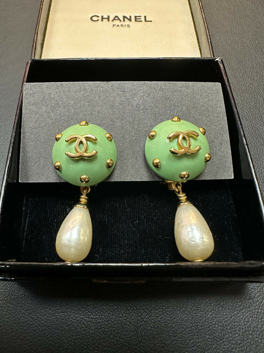 Chanel Vintage 96C Imitation Pearl & Resin Green Bean Clip-on Earrings