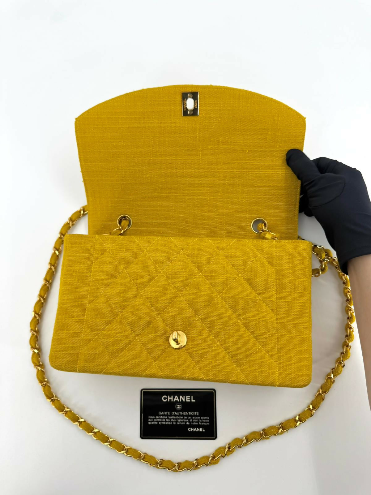 Chanel Vintage 91-94 Linen Matelassé 25 Yellow Small Shoulder Bag
