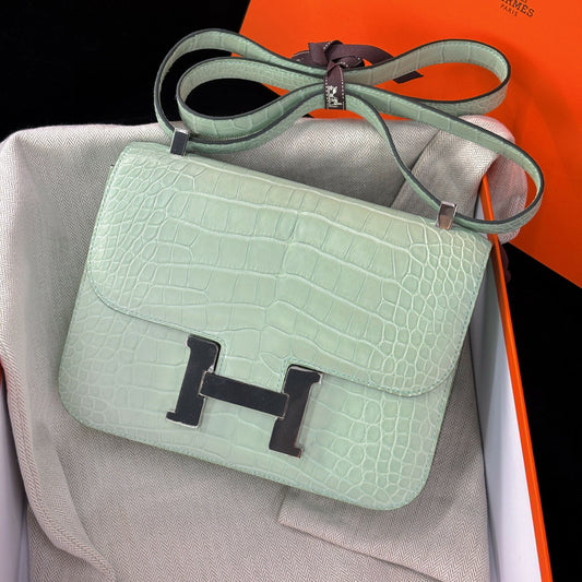 Hermès Constance 24 Menthe Matte Alligator with Palladium Hardware