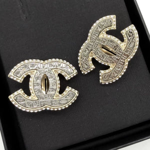 Chanel Egyptian relief double C clip-on earrings