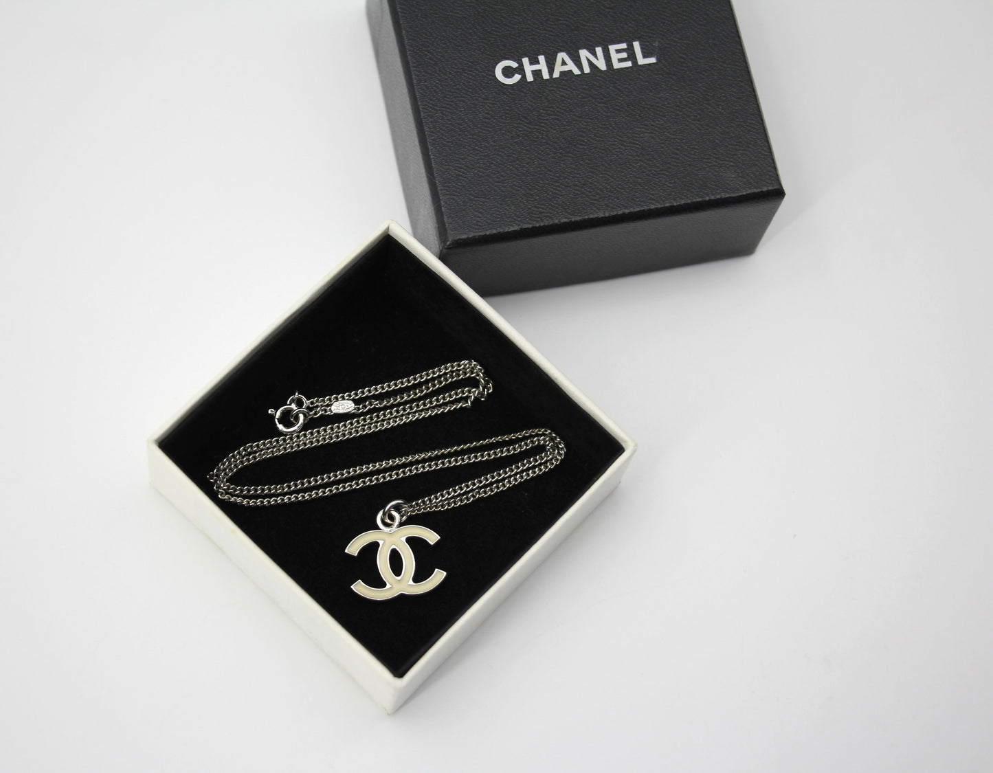 Chanel Vintage 07V Enamel Classic White CC Light Gold Necklace