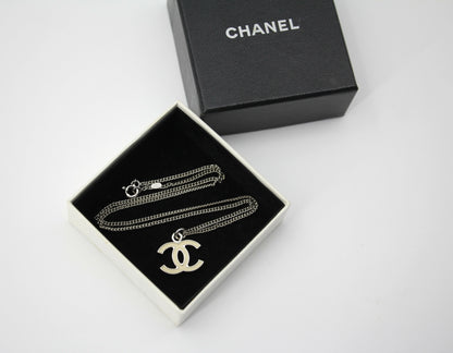 Chanel Vintage 07V Enamel Classic White CC Light Gold Necklace