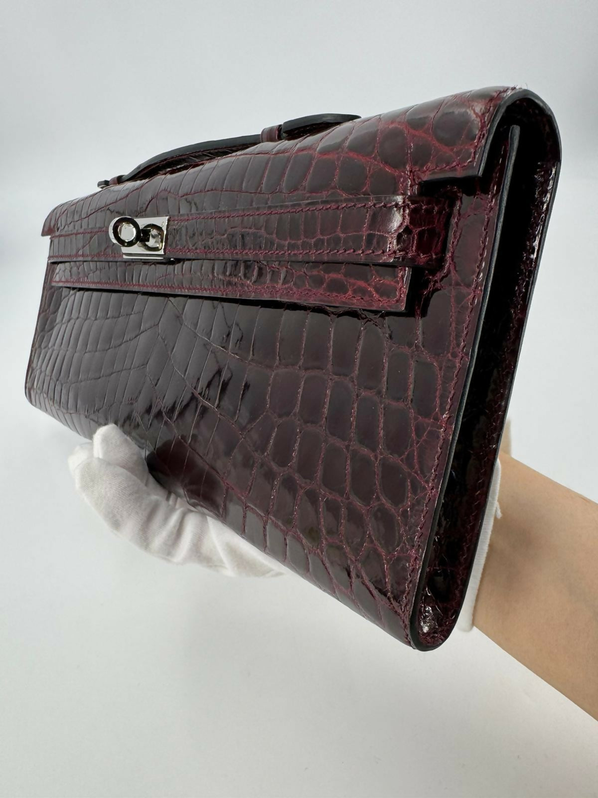 Hermès Kelly Cut Bag in Bordeaux Shiny Porosus Crocodile Leather with PHW