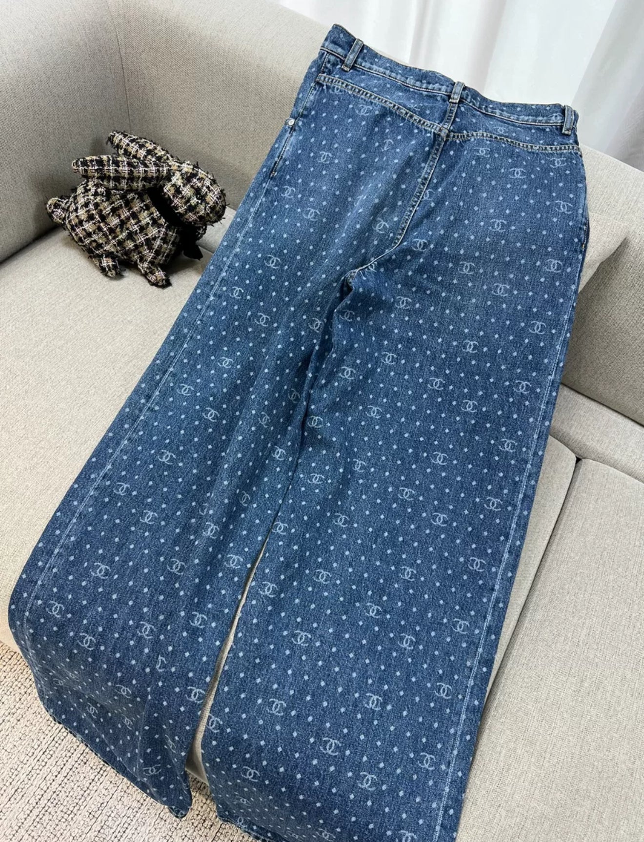 Chanel 23P blue polka-dot denim Boyfriend pants in size 38