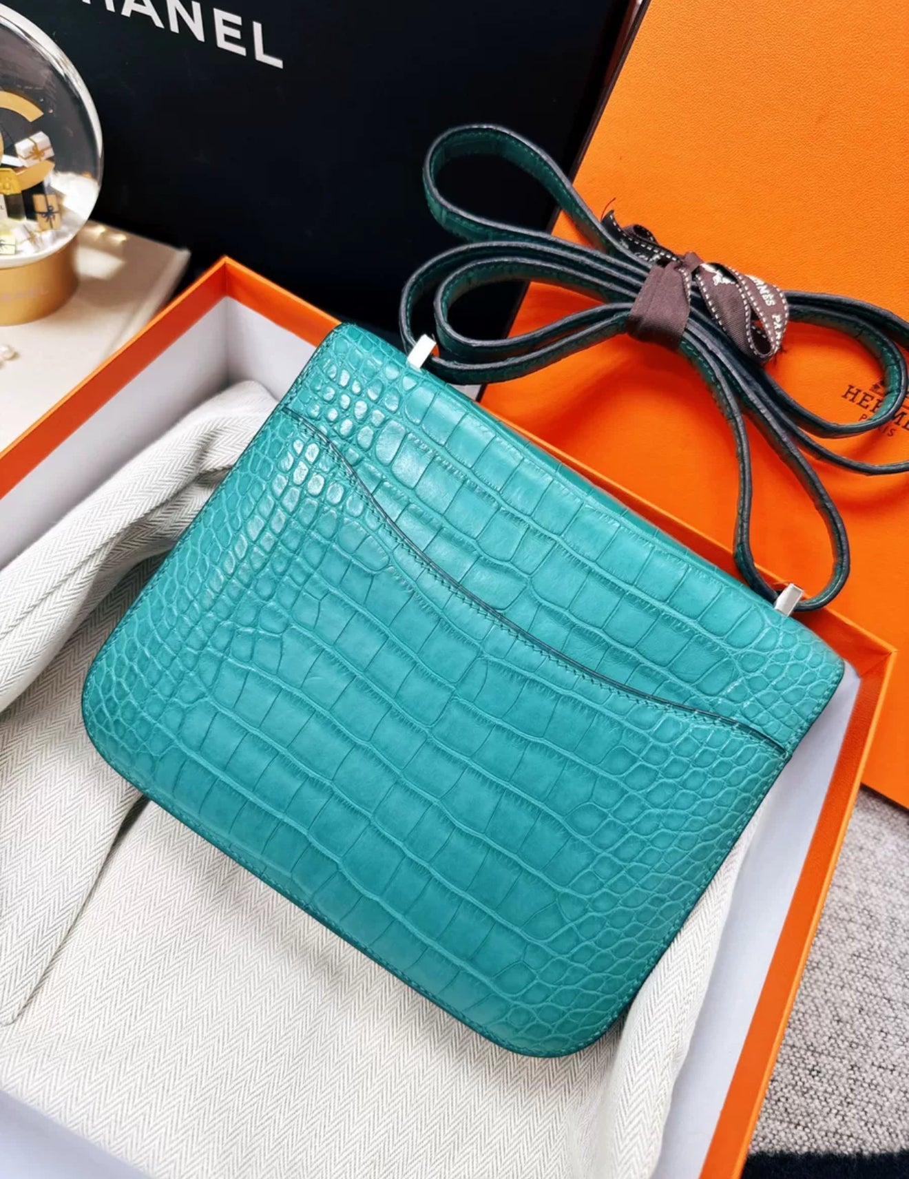 Hermès Constance 19 Bleu Paon Matte Alligator Leather Palladium