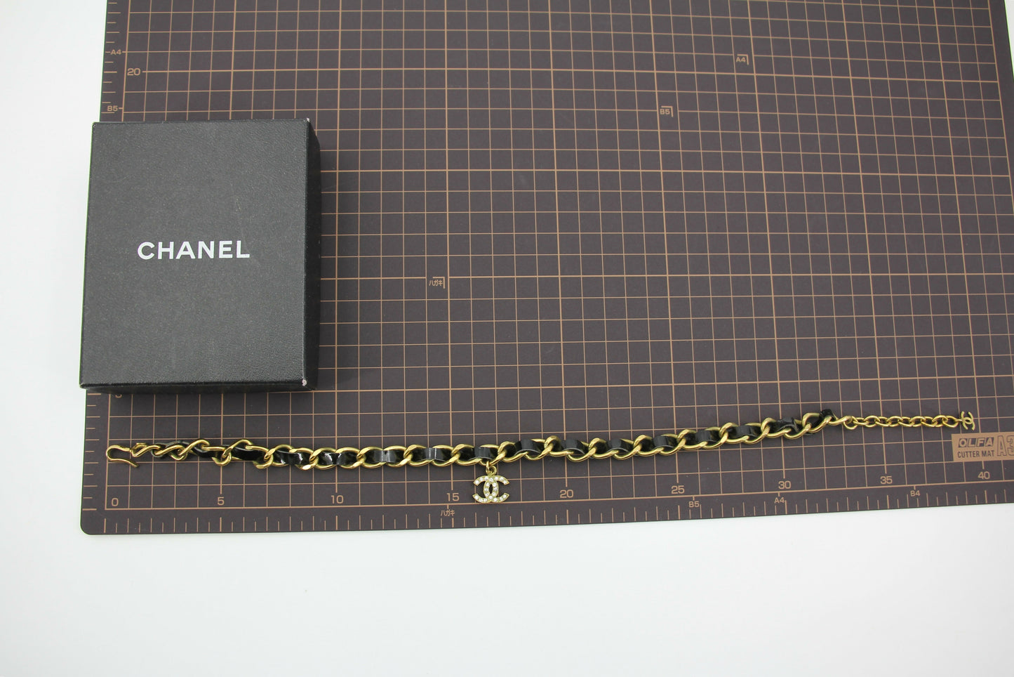 Chanel Vintage 95P Rhinestone Gold-plated Black Leather Chain CC Choker