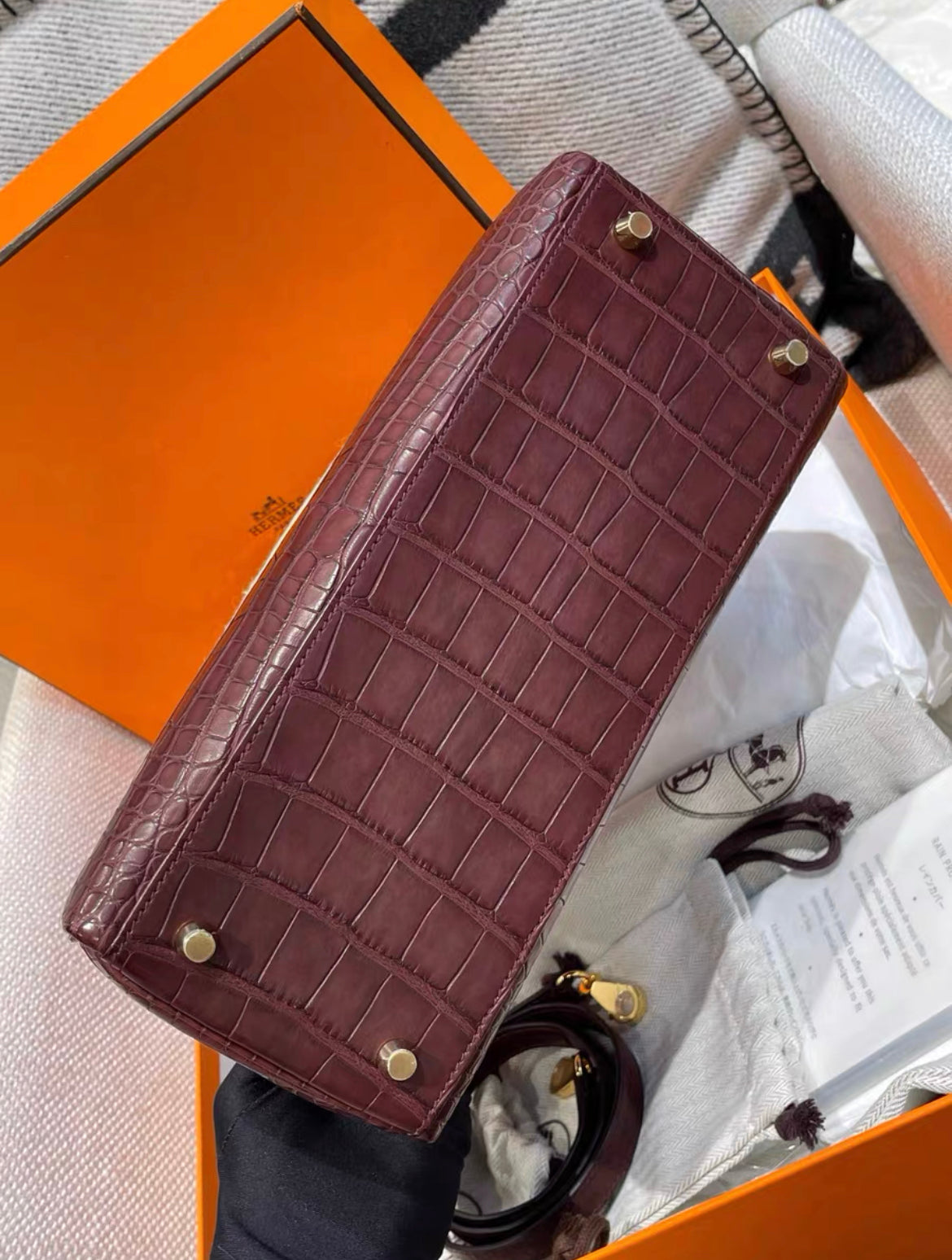 HERMES NEW Kelly 28 Bordeaux Matte Alligator Gold Hardware GHW RARE