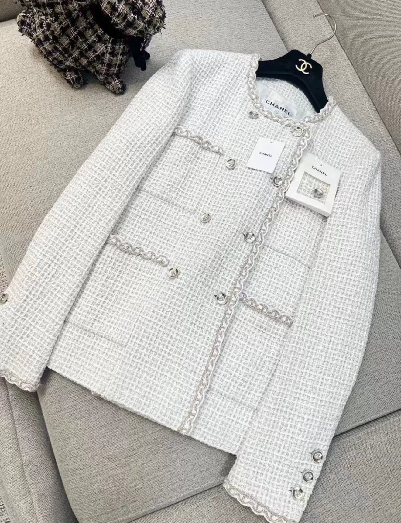 Chanel 25c white tweed jacket