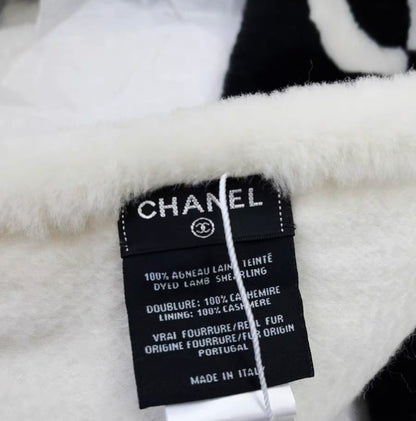 Chanel 21B Black and White Fur scarf