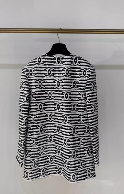 Chanel 22SS black and white jacket