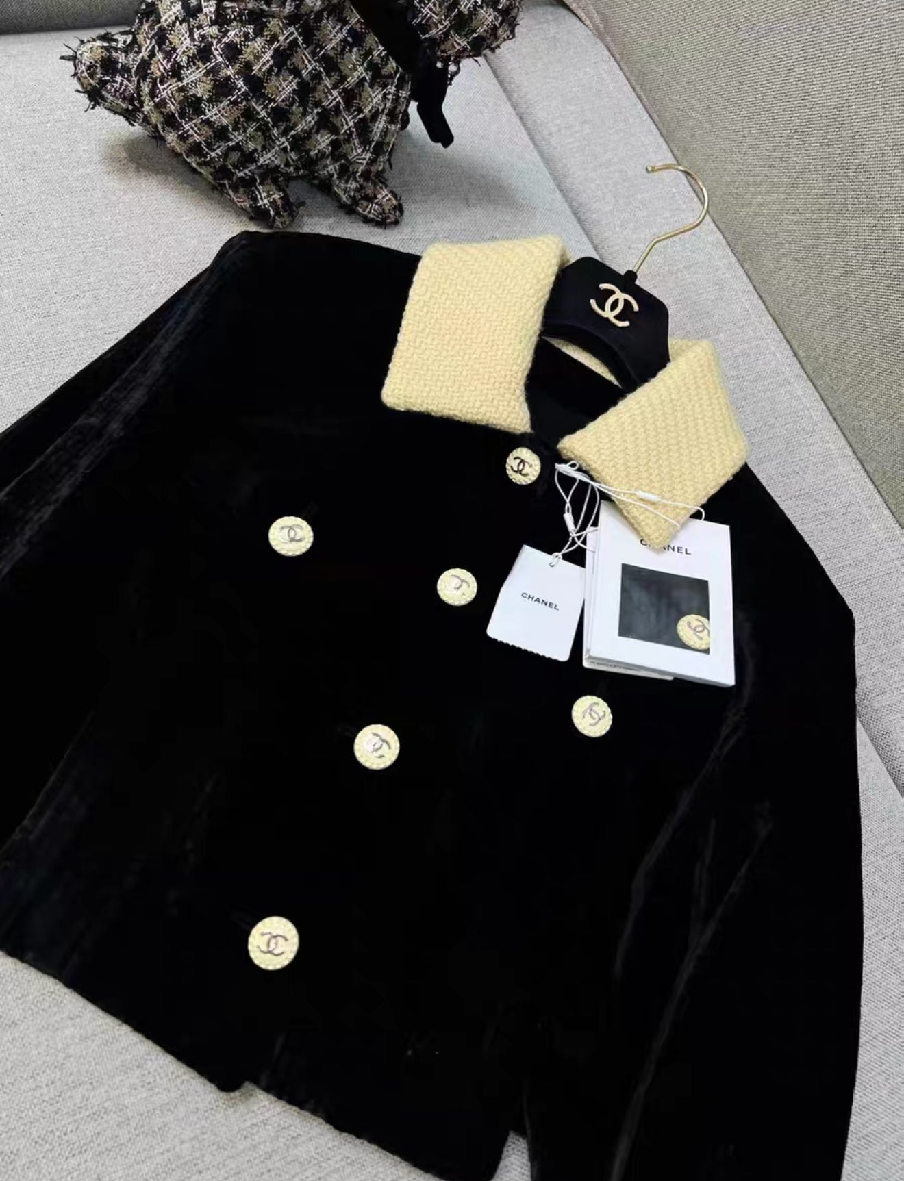 Chanel 22B Black & Yellow velvet jacket
