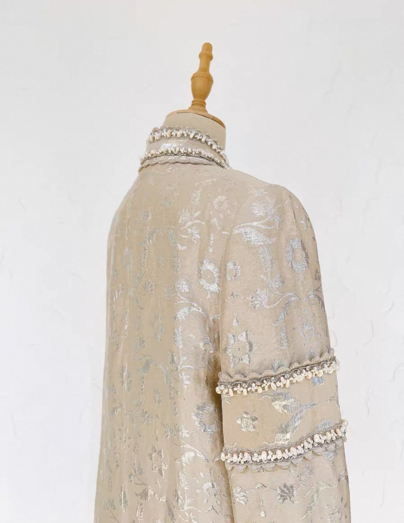 Chanel 2012 Pre-Fall Bombay Métiers d
Art collection pearl jacket