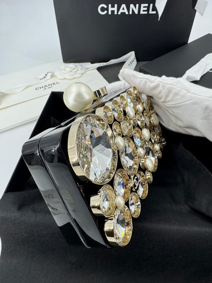 Chanel Fall-Winter 2025/26 oversized rhinestones, pearls, and double C jewels evening bag