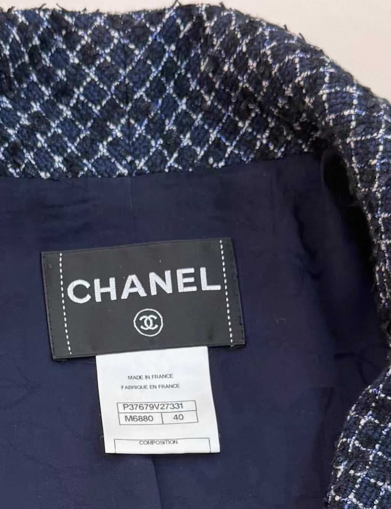 Chanel 10P Blue tweed with pearls