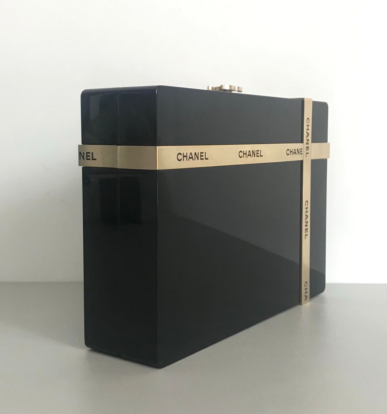 Chanel 2017 Gift Box Minaudière – Wararni.com