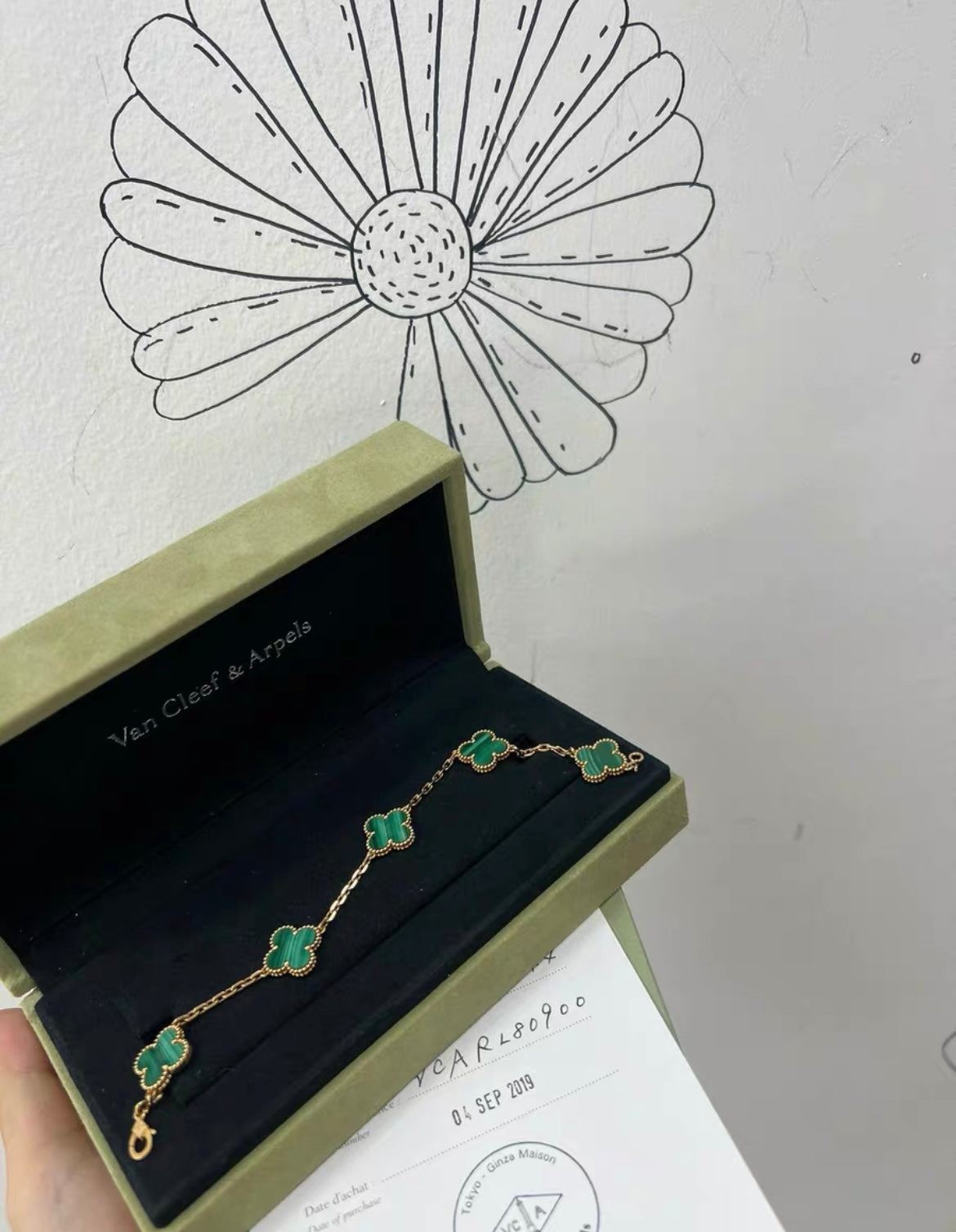 Van Cleef & Arpels Vintage Alhambra bracelet, 5 motifs
18K yellow gold, Malachite