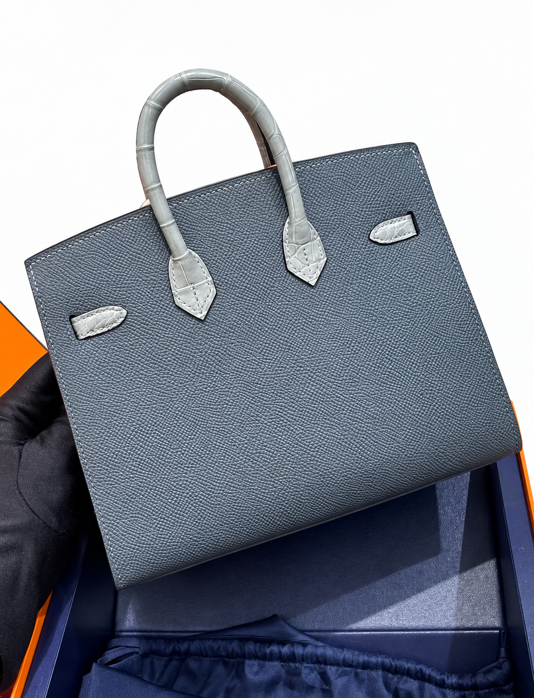 Hermès "Rainy Days" Sac Faubourg Birkin 20 Gris Misty Matte Alligator Permabrass Hardware