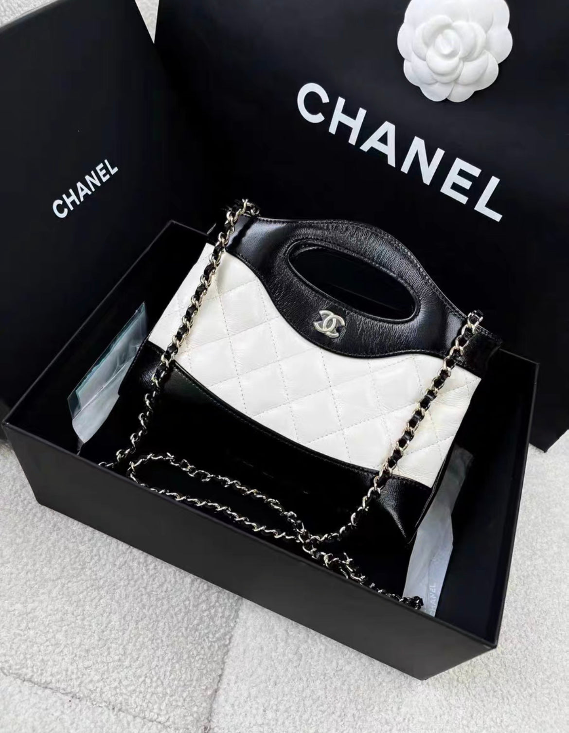 CHANEL 24B NANO 31 BAG PATENT BLACK/WHITE LGHW (MICROCHIP)