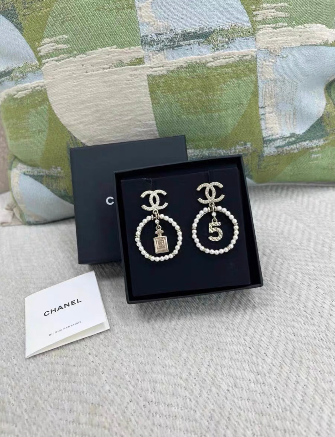 Chanel No.5 Perfume Rhinestone CC Pearl Circle Hanging Earrings