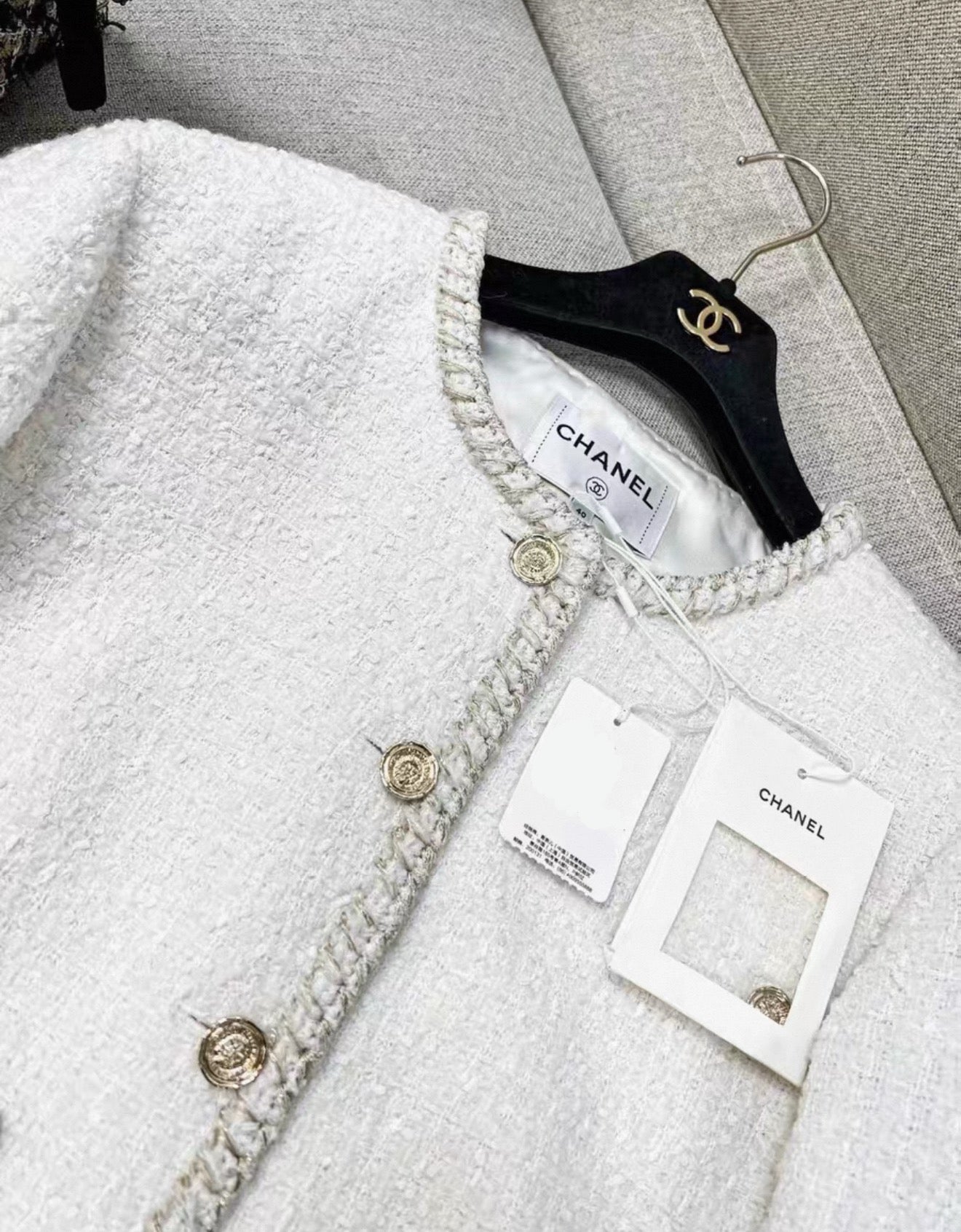 Chanel 25A white tweed jacket