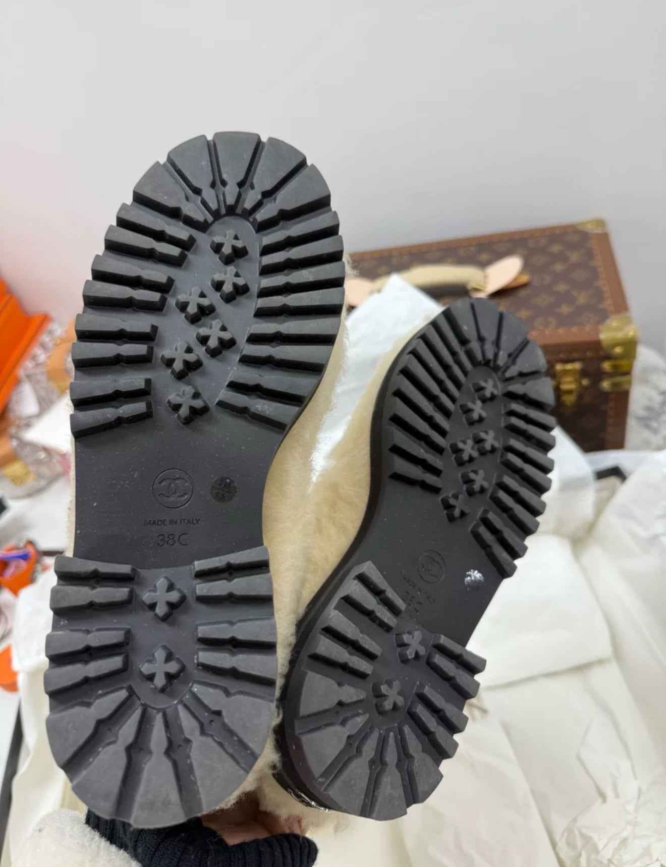 Chanel 24N ski coco neige beige fur boots – Wararni.com