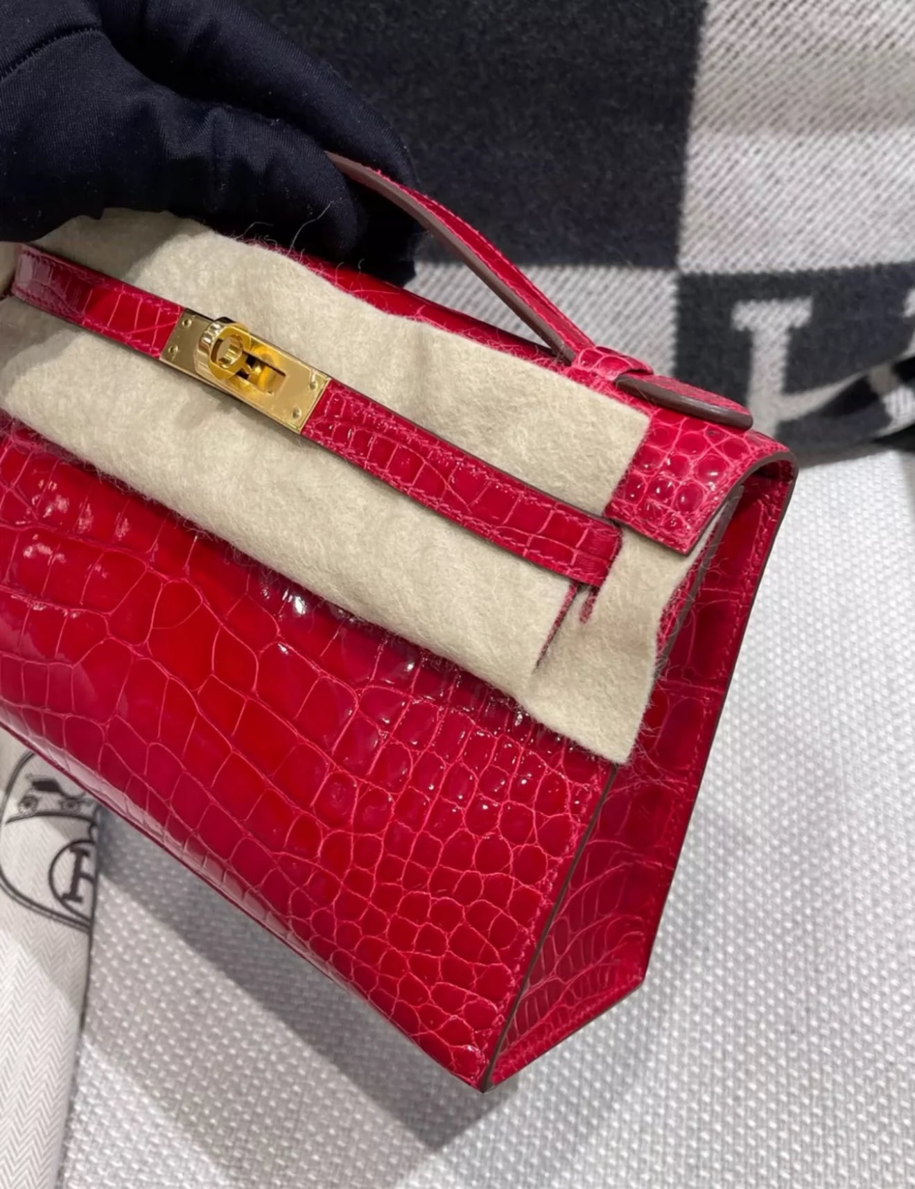 Hermès Kelly Pochette Red Braise Shiny Alligator Gold Hardware