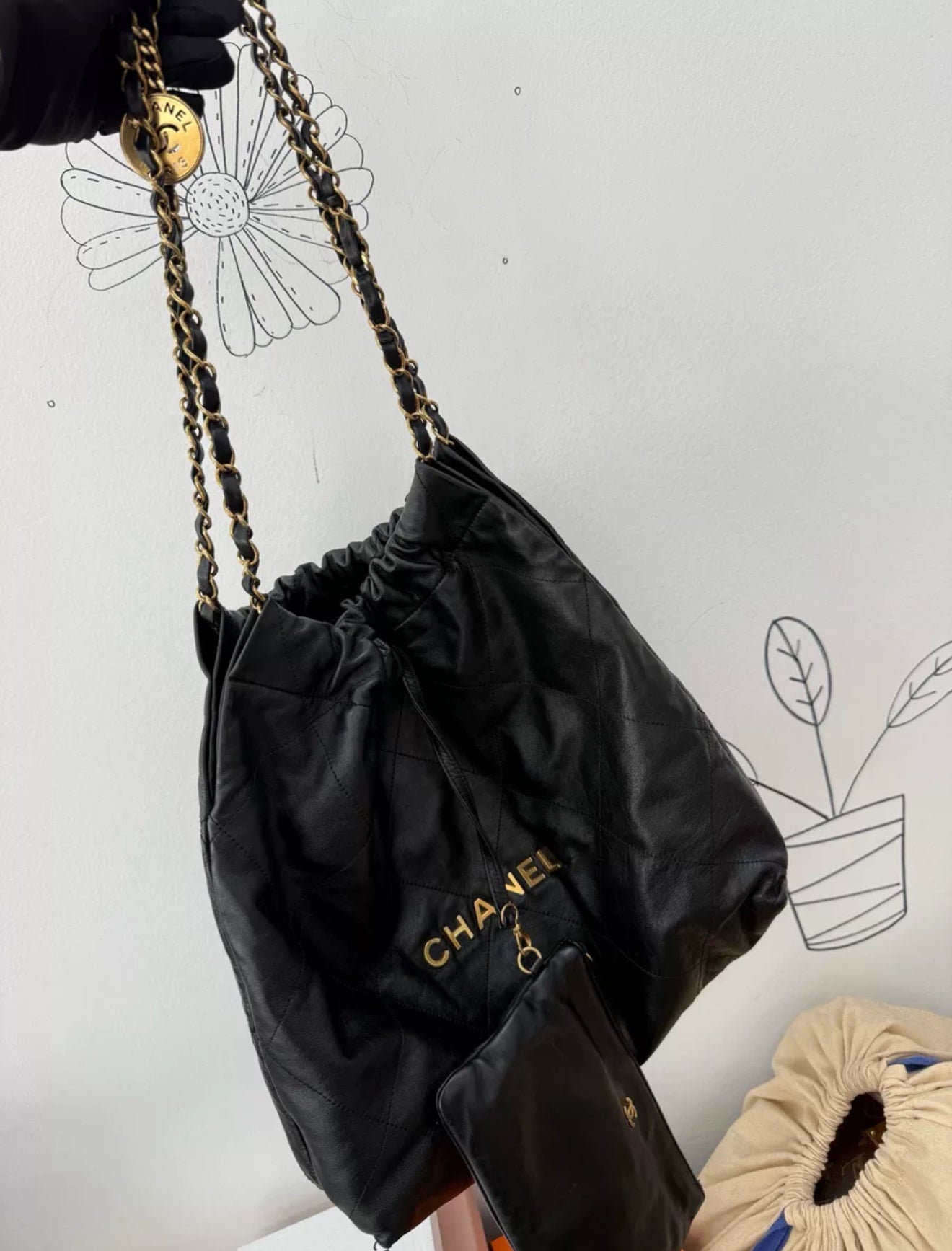 Chanel 22 hobo Bag black Leather Gold Hardware