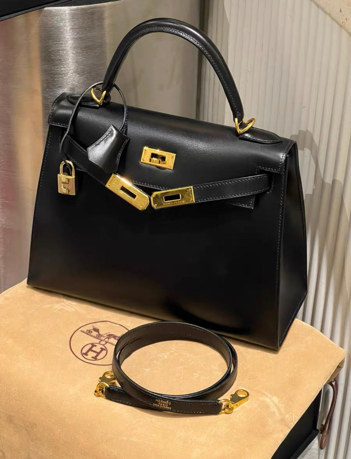 Hermès Kelly Sellier 28 Black Box Gold Hardware