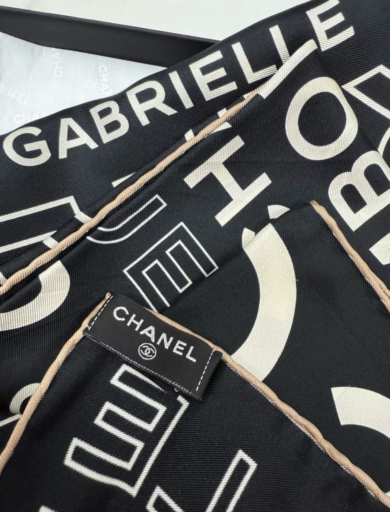 Chanel 25P Black/Ecru COCO scarf