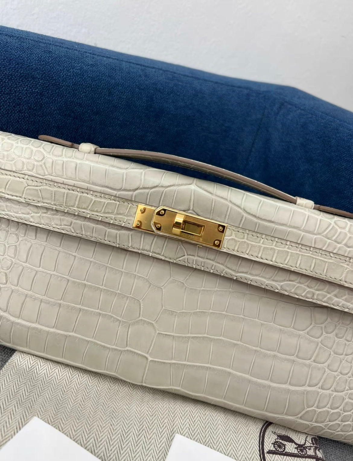 Hermès Kelly Cut Beton Matte Porosus Crocodile Gold Hardware