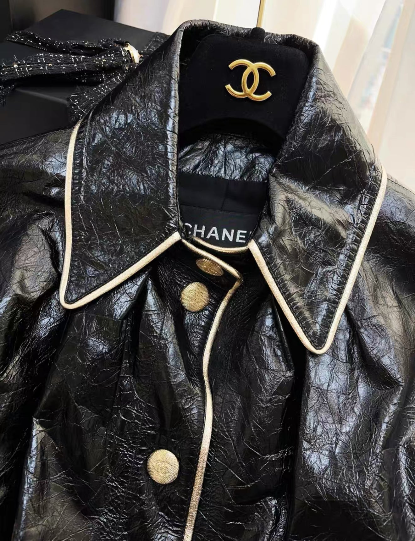 Chanel 22SS black gold two-pocket leather jacket