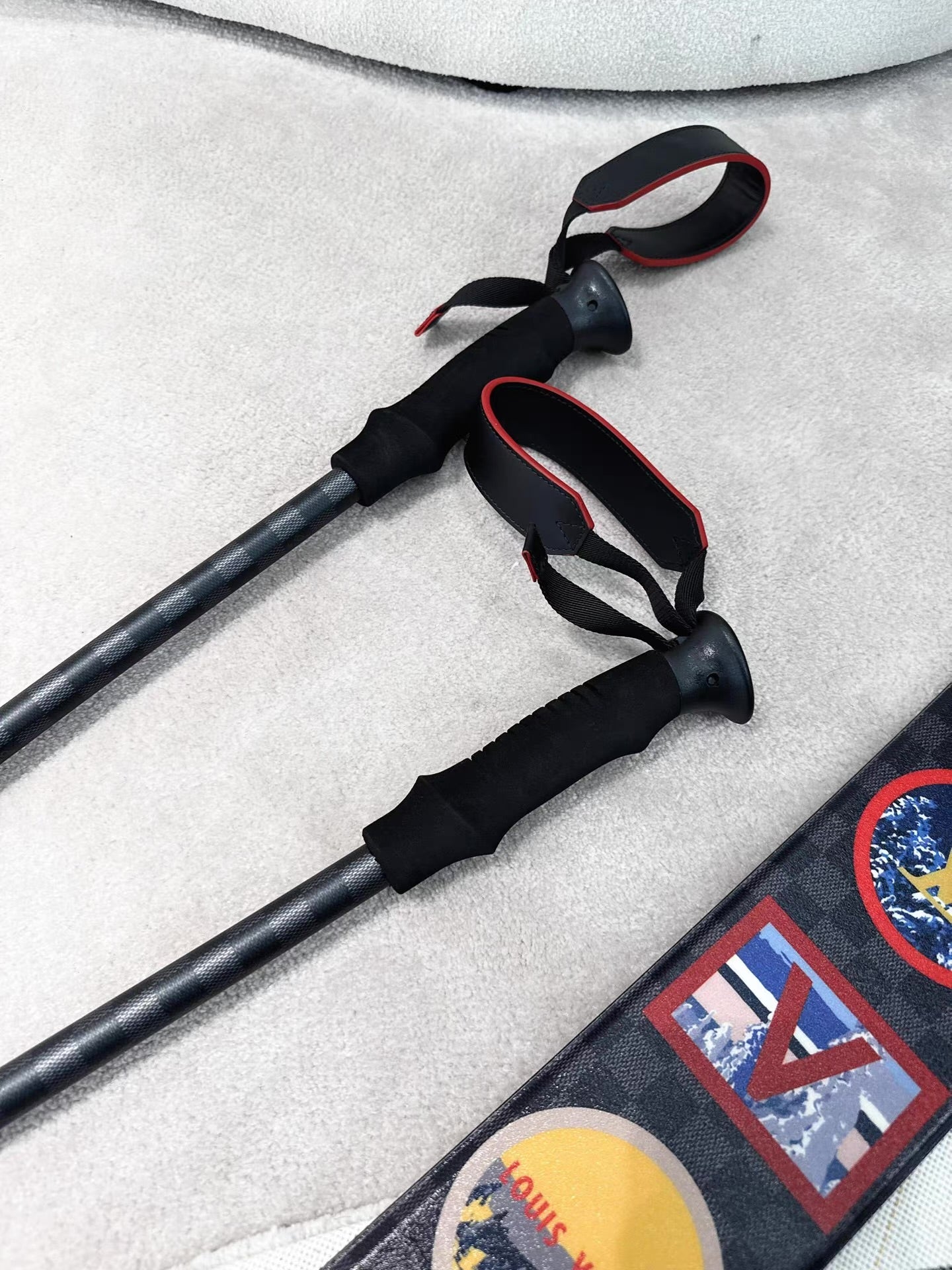 Louis Vuitton Alpes Skis R98007 limited edition