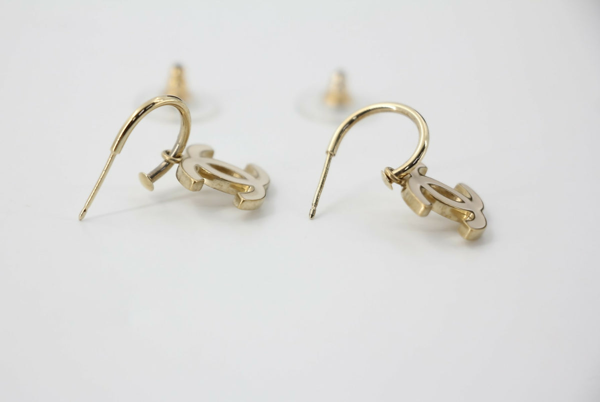 Chanel Vintage 10P Enamel White Pendant Earrings