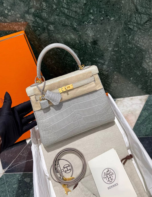 Hermès Kelly 25 Pearl Gray/ Beton Matte Crocodile Leather Brushed Gold Hardware