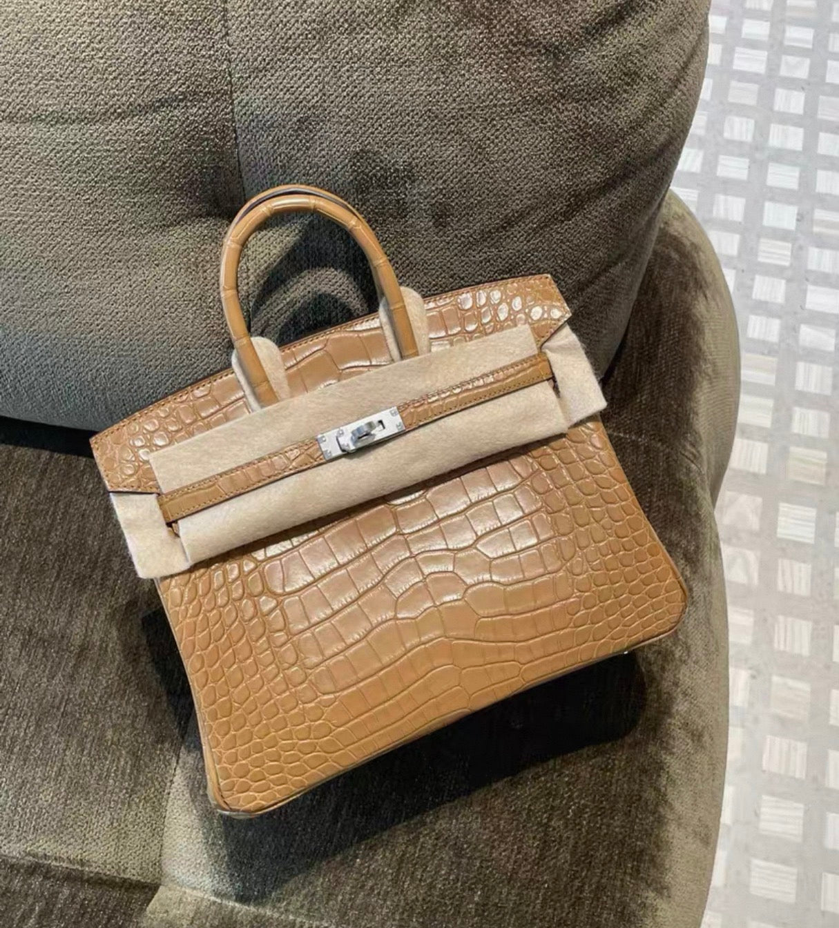 Hermès Birkin 25 2H Kraft matte crocodile leather palladium hardware