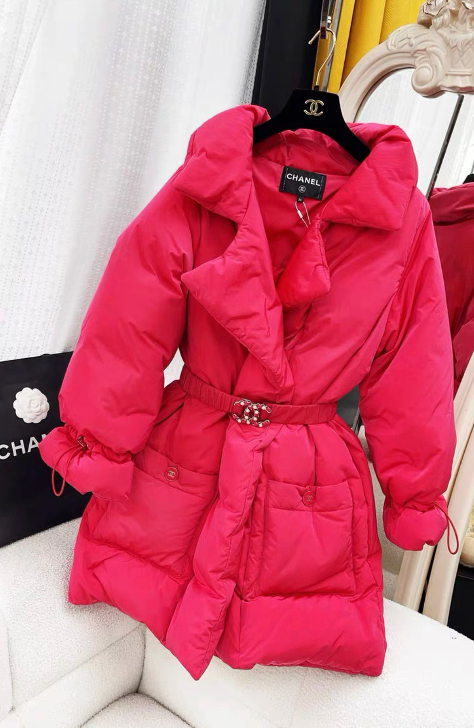 Chanel Fall/Winter 2019/2020 Puffer jacket in Red with belt size 34