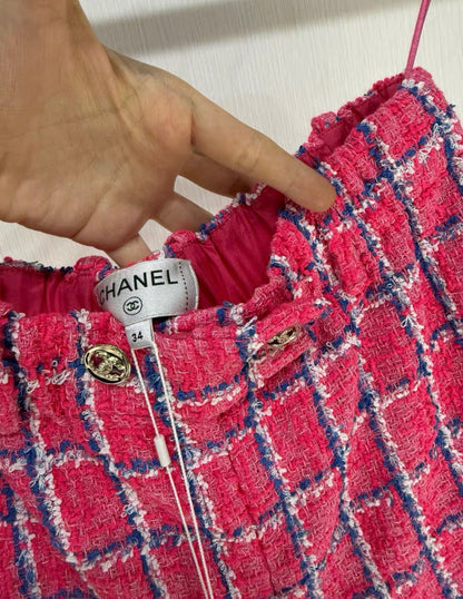 Chanel 24P pink tweed shorts size 34