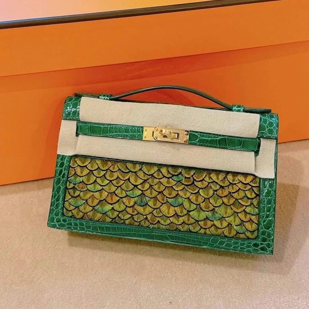 Hermes Kelly Pochette horizon vert emerald porosus crocodile peacock feathers gold hardware