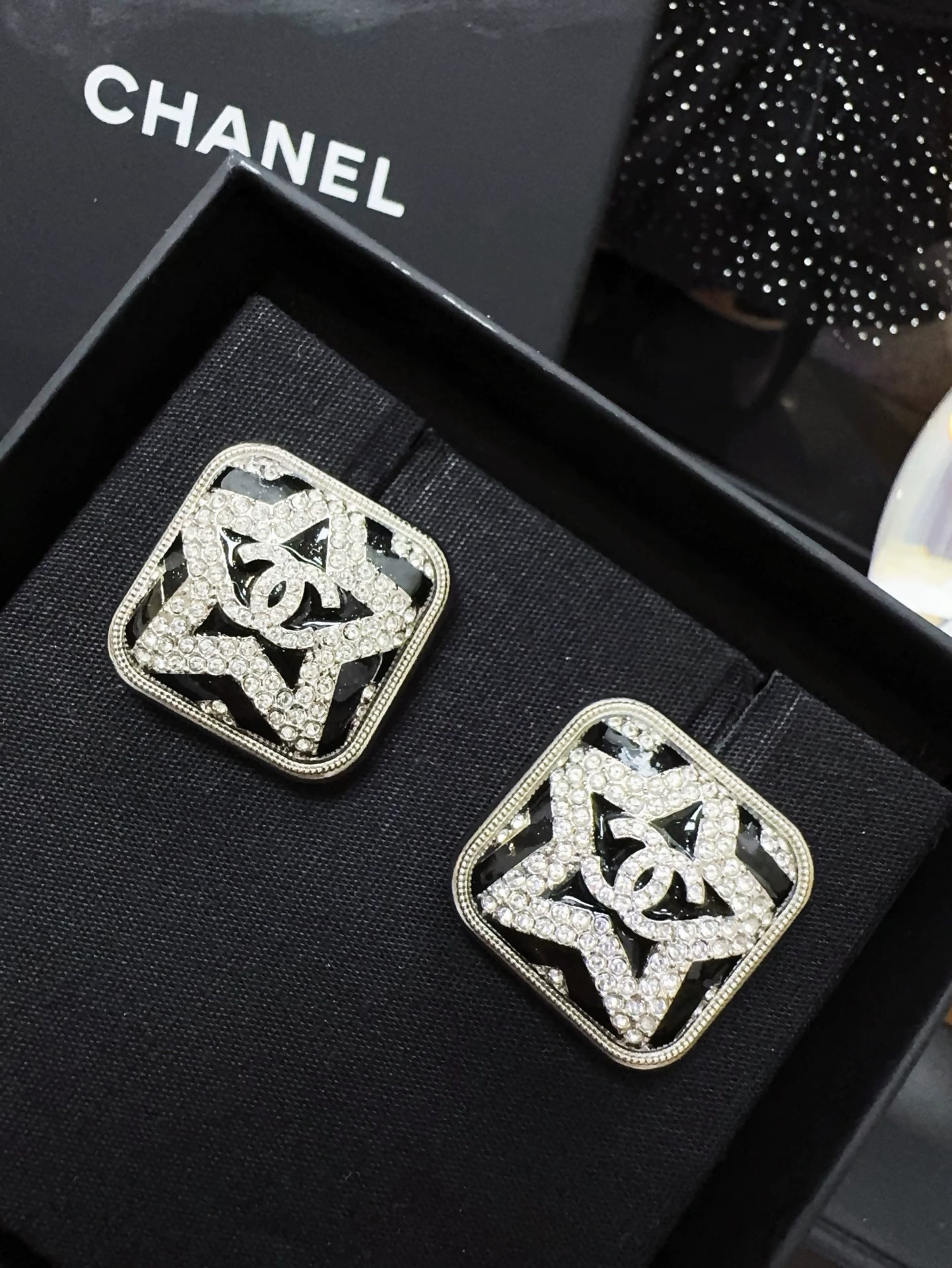 Chanel 23k star full diamond cube earrings