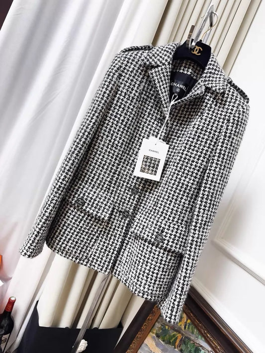 Chanel 22k black and white houndstooth tweed coat