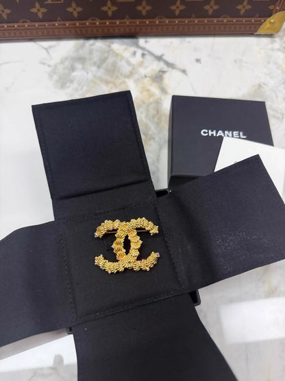 Chanel 23C double C gold shell rhinestone brooch