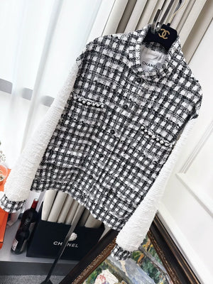 Chanel 25P black and white tweed jacket with pearl stitching