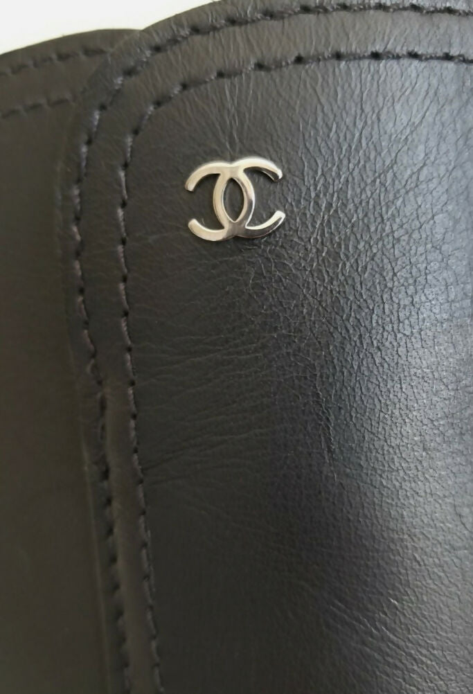 CHANEL 18A HAMBURG BLACK LEATHER PEARL CHAIN RIDING KNEE HIGH BOOTS EU 41
